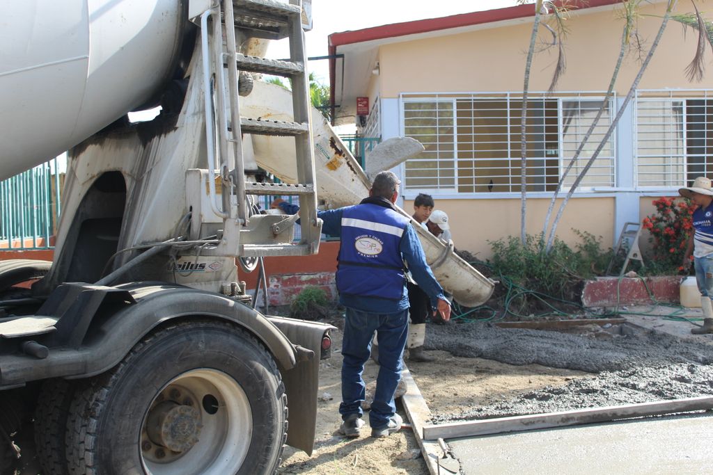 Piso de concreto de alta resistencia para bodega logística en zona industrial de Manzanillo Colima