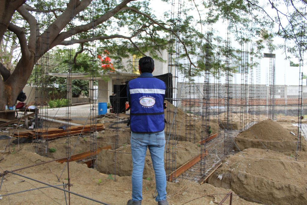 Revolvedora de concreto Conpre operando en clima costero de Manzanillo con alta humedad relativa