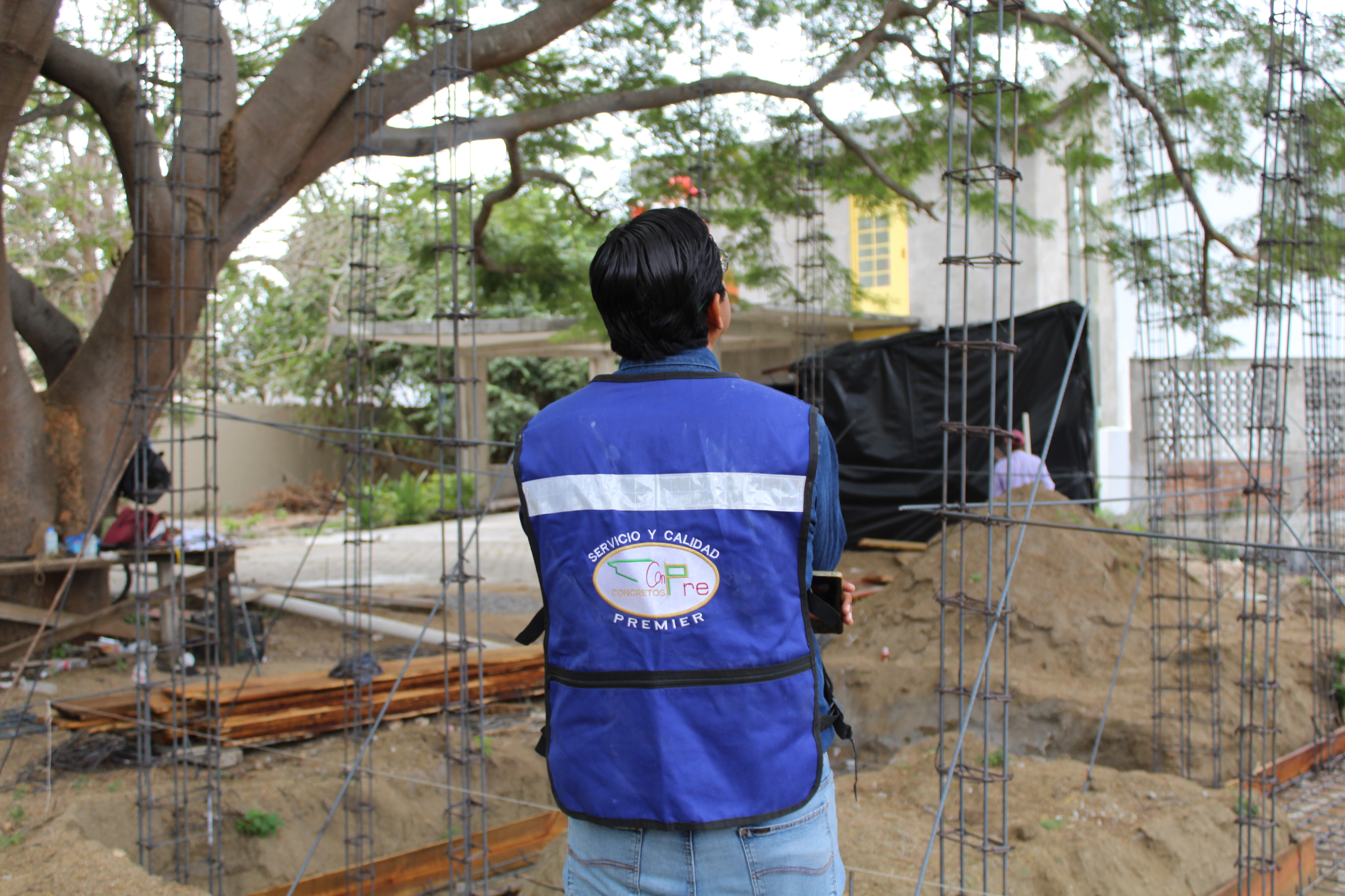 Camión revolvedora Conpre Concretos en obra
